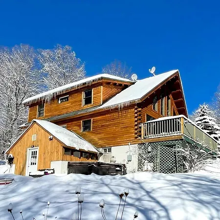 Cozy Mount Snow Chalet With Game Room And Hot Tub